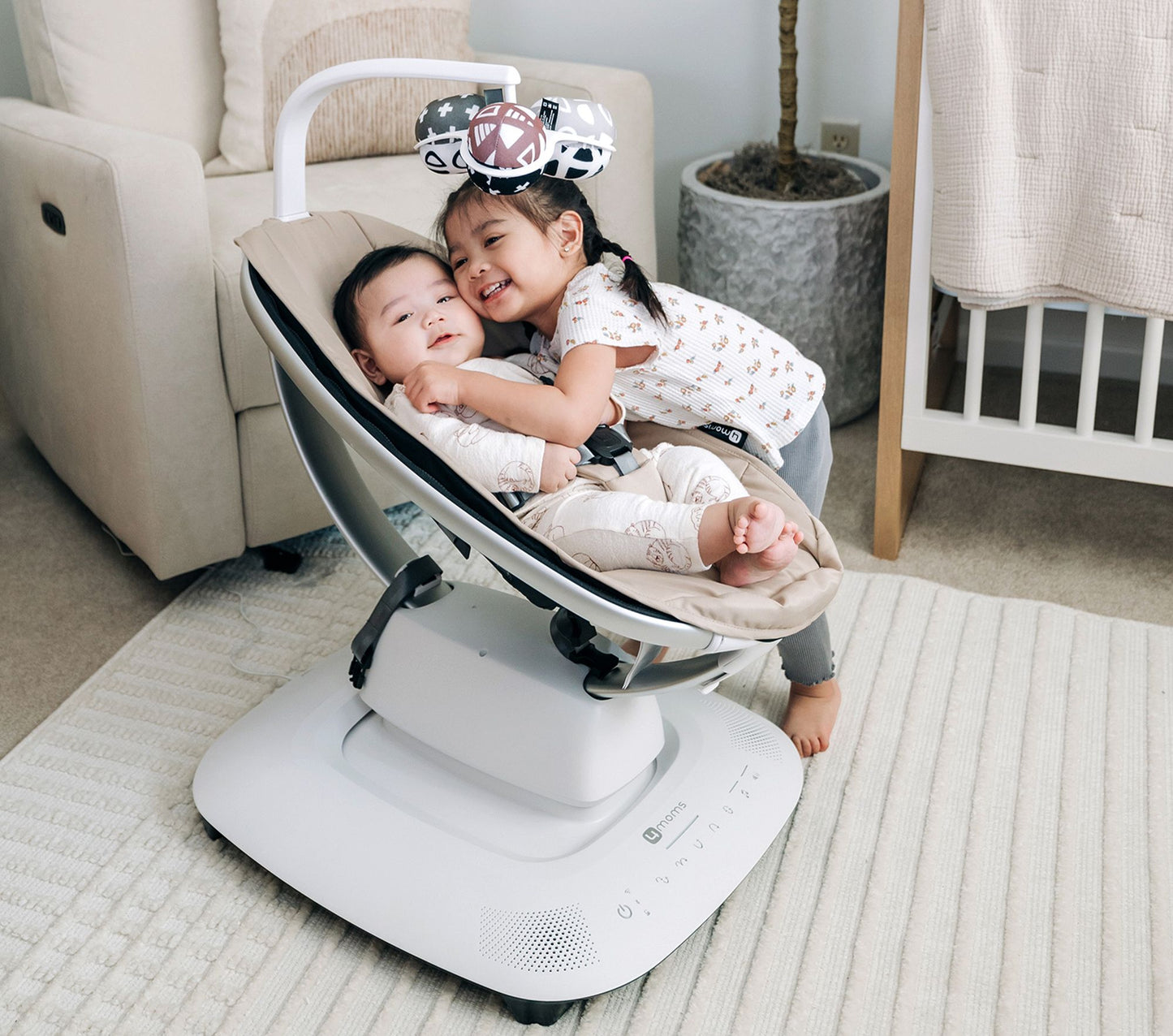 4moms mamaRoo® multi-motion baby swing™