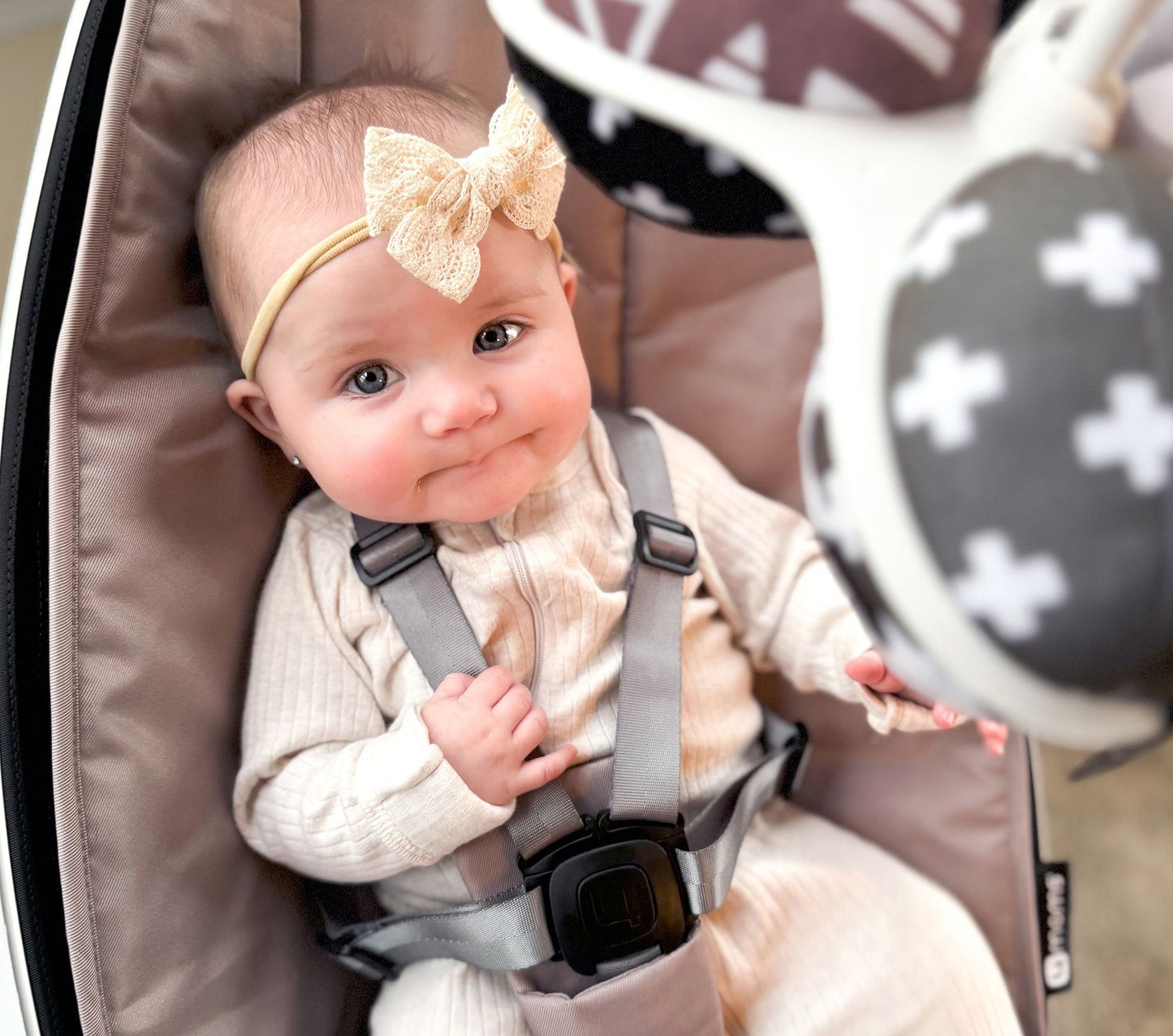 4moms mamaRoo® multi-motion baby swing™