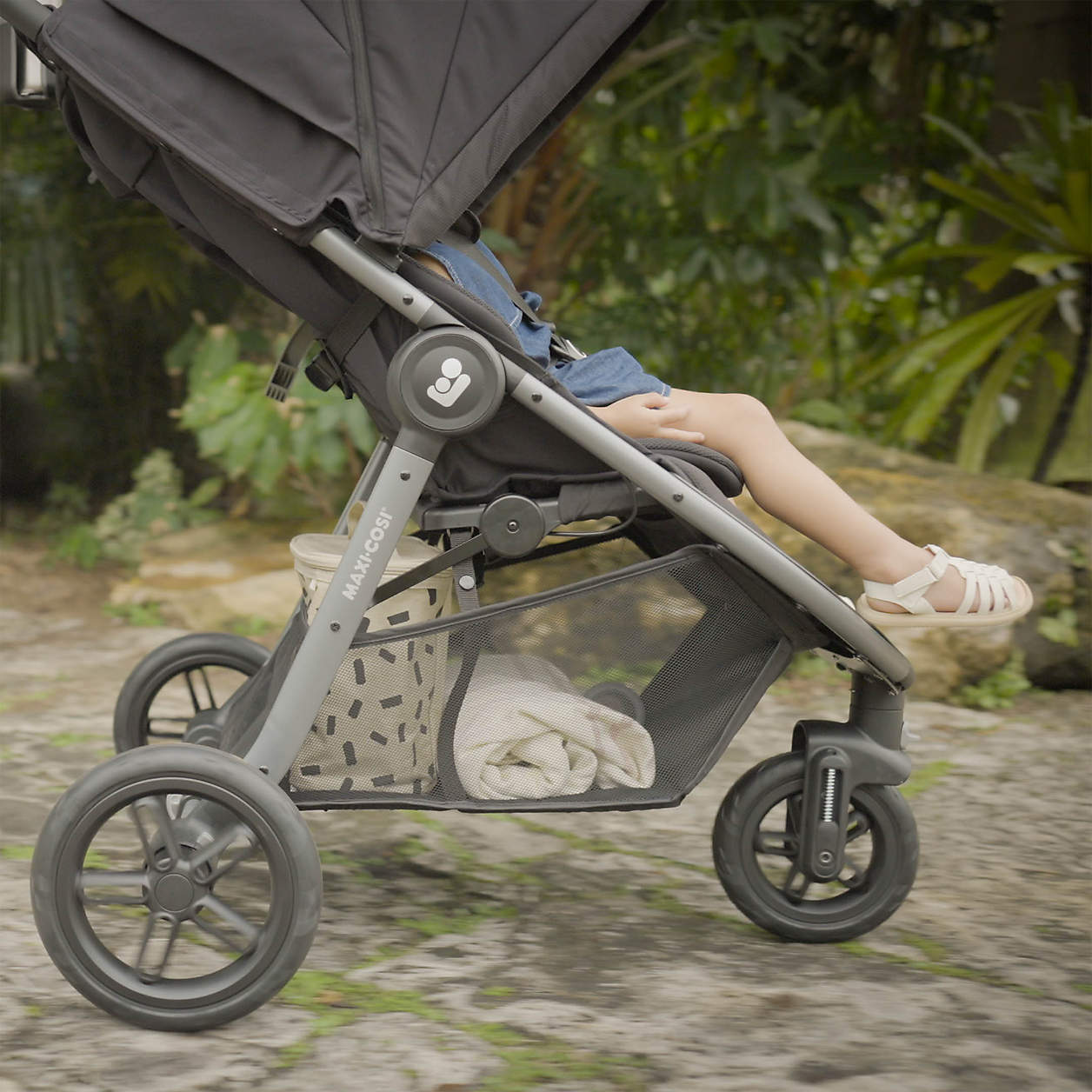 Maxi-Cosi Gia XP Luxe Midnight Black 3-Wheel Stroller & Mico Luxe Infant Car Seat Travel System